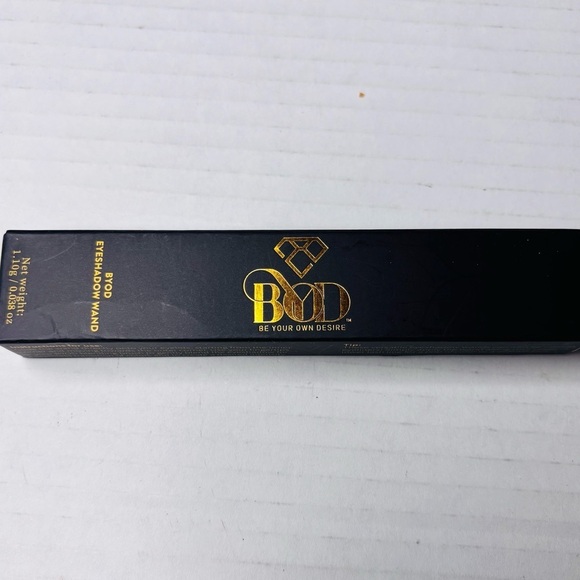 BYOD Be Your Own Desire Diamonds -N- Pearls Eyeshadow Wand - Picture 2 of 9